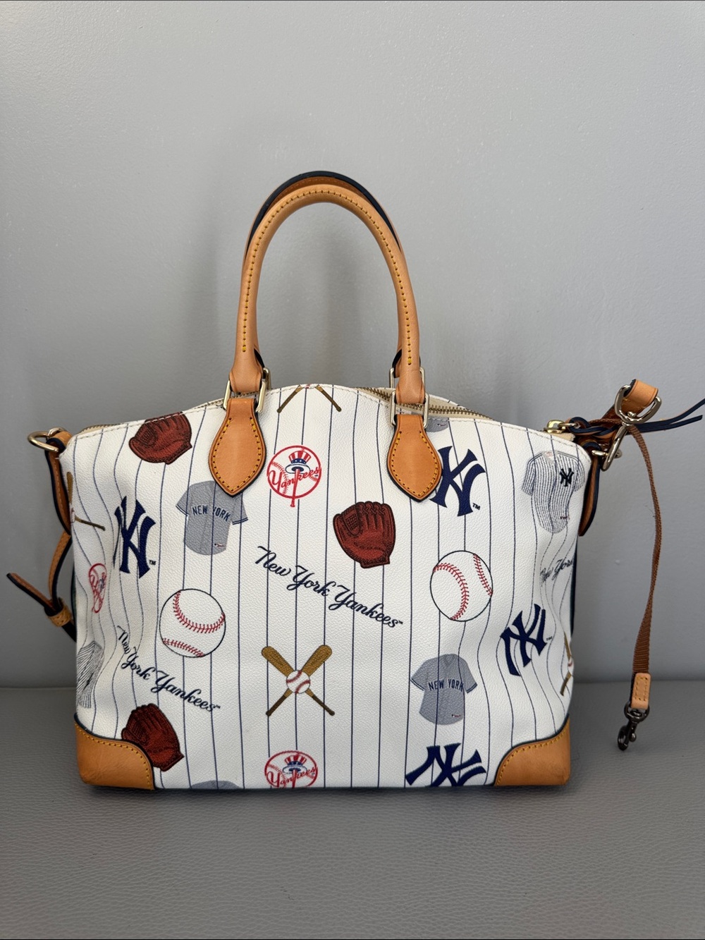 DOONEY & BOURKE NEW YORK YANKEES LEATHER WHITE & TAN PRINT SATCHEL BAG - Picture 6 of 11